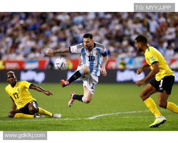 梅西在对阵巴西的比赛中上演精彩帽子戏法引发全球热议